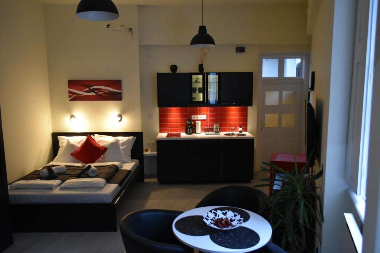 Foter Apartmanhaz เซนเทนแดร ภายนอก รูปภาพ