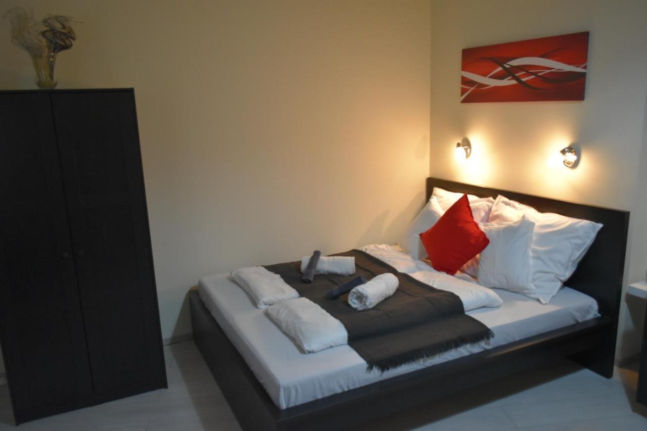 Foter Apartmanhaz เซนเทนแดร ภายนอก รูปภาพ