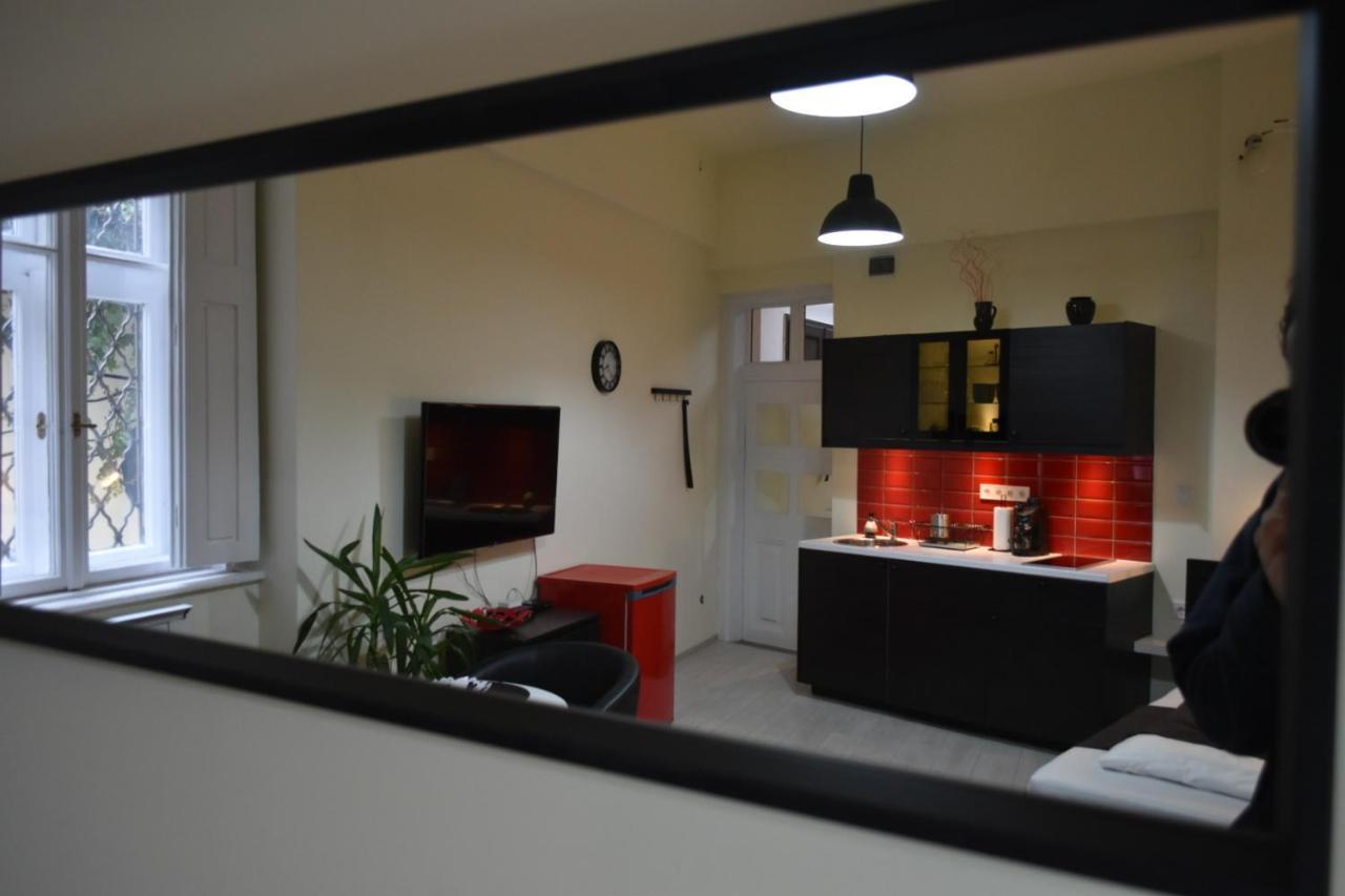 Foter Apartmanhaz เซนเทนแดร ภายนอก รูปภาพ