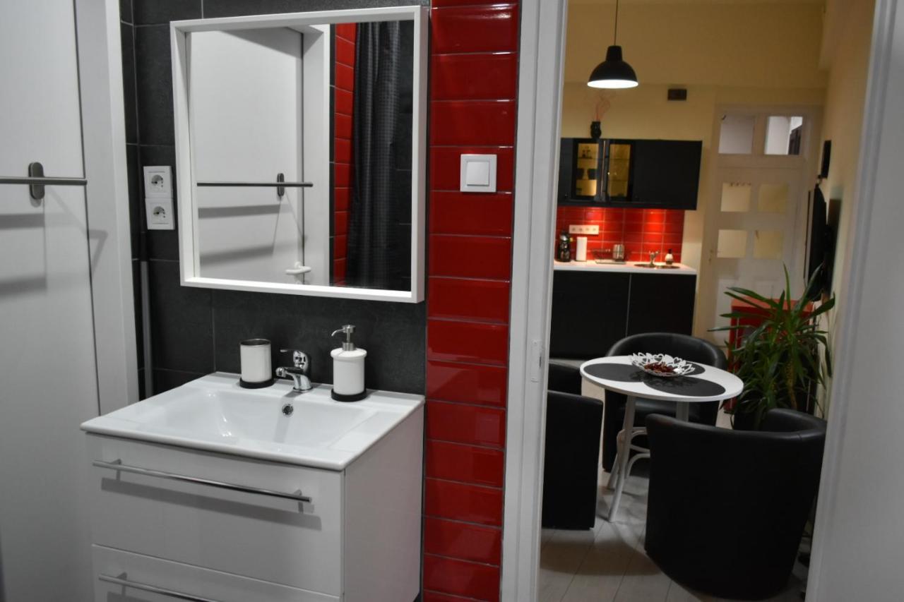 Foter Apartmanhaz เซนเทนแดร ภายนอก รูปภาพ