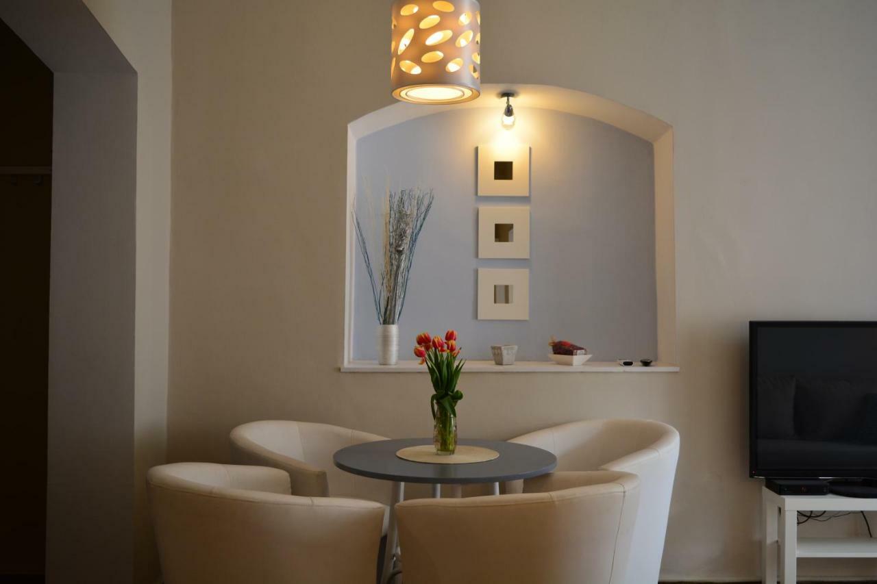 Foter Apartmanhaz เซนเทนแดร ภายนอก รูปภาพ