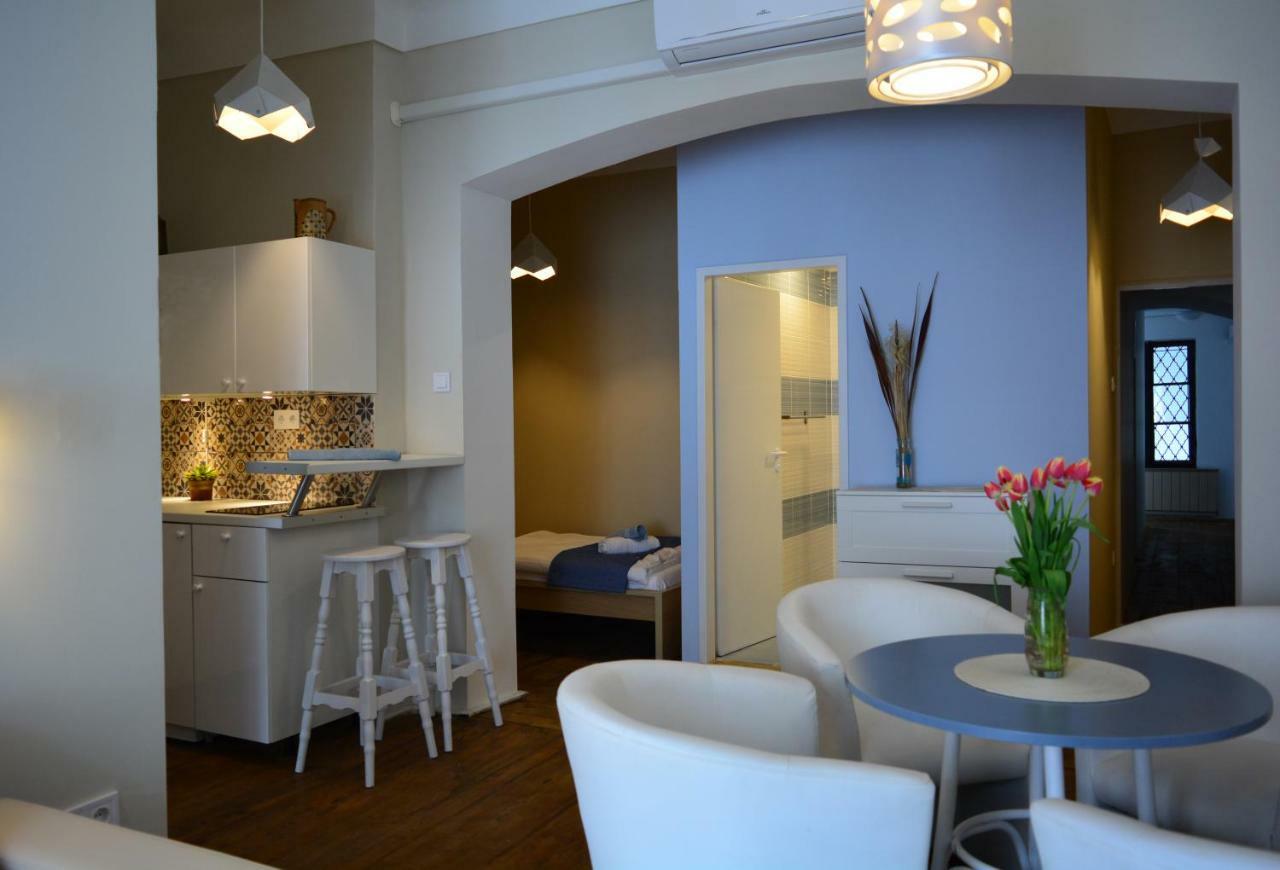 Foter Apartmanhaz เซนเทนแดร ภายนอก รูปภาพ