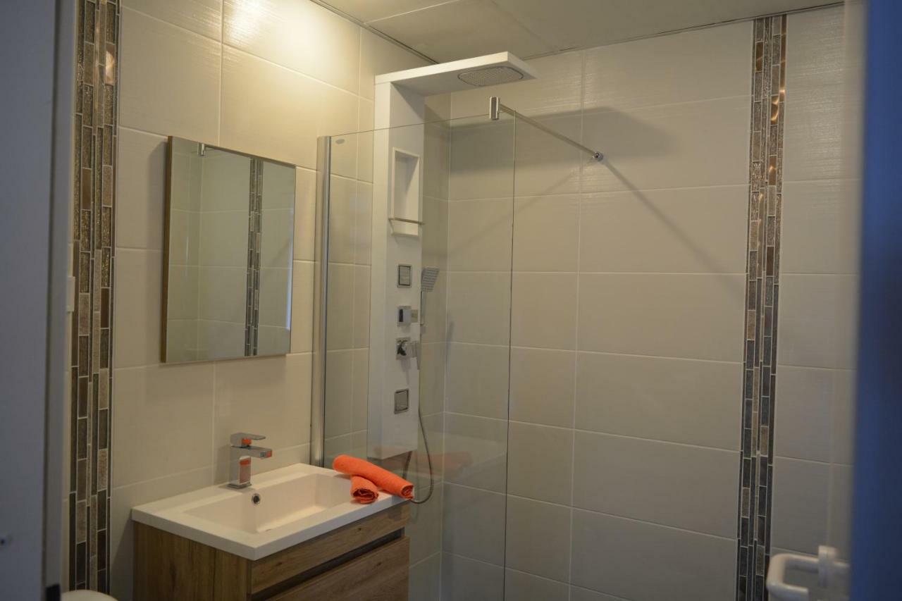 Foter Apartmanhaz เซนเทนแดร ภายนอก รูปภาพ