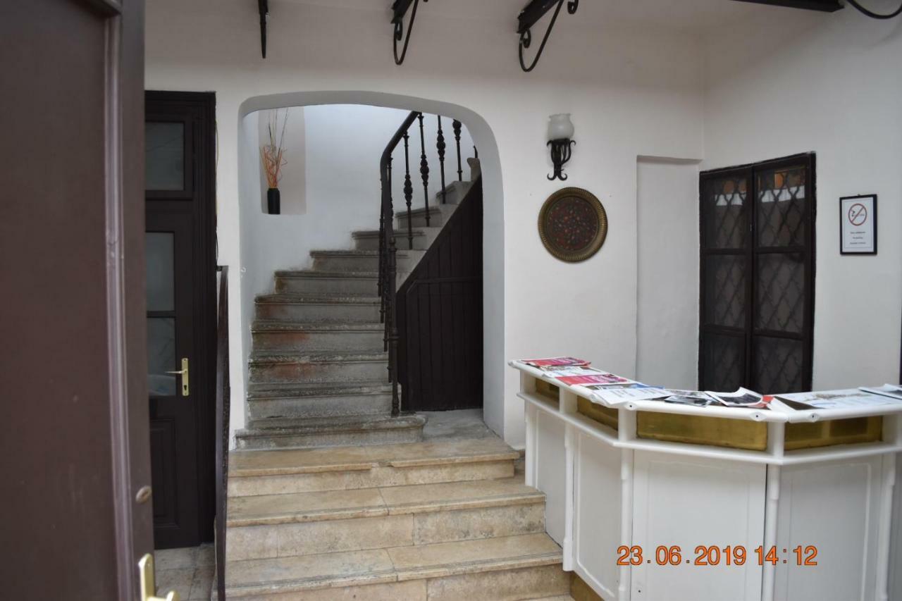 Foter Apartmanhaz เซนเทนแดร ภายนอก รูปภาพ