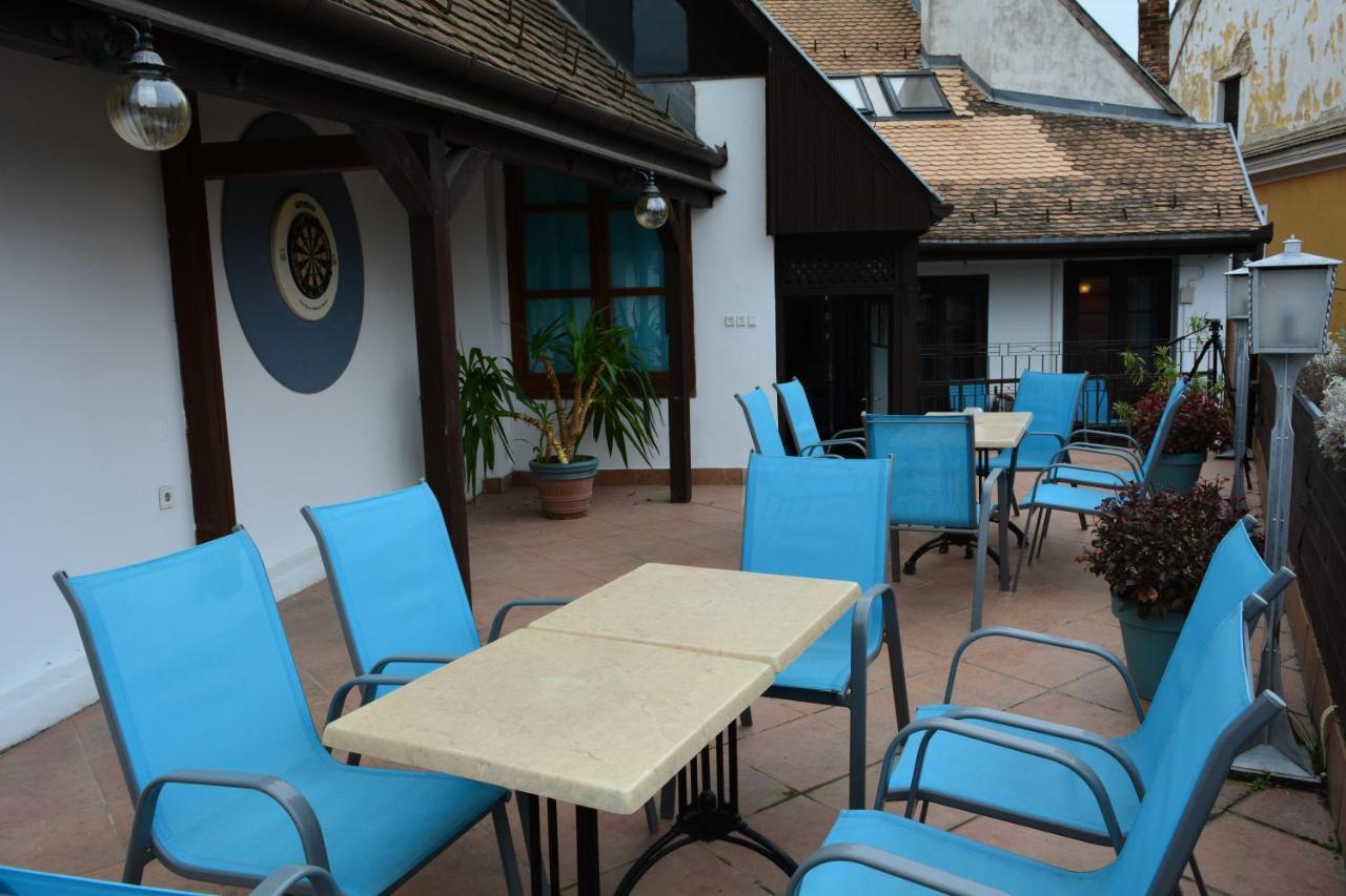Foter Apartmanhaz เซนเทนแดร ภายนอก รูปภาพ